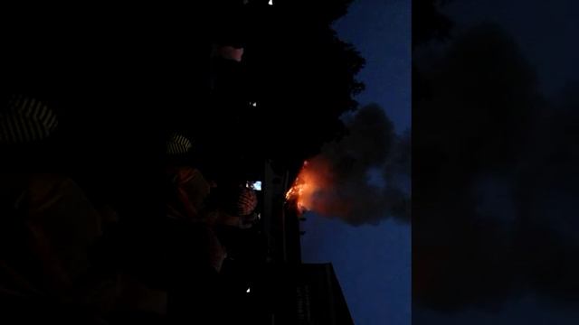 В Астане горит крыша сборного пункта смотреть онлайн