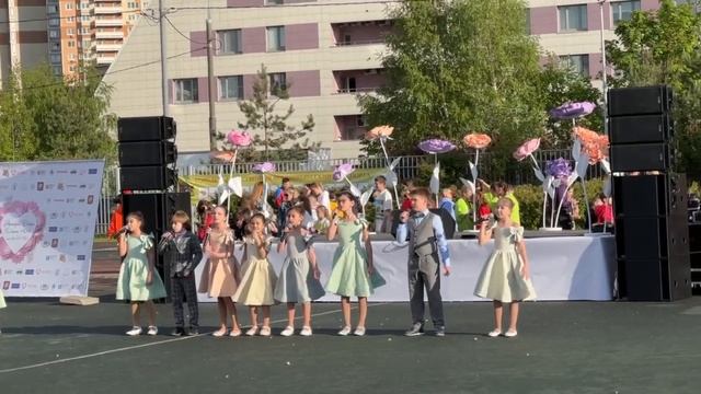 подари улыбку миру. ярмарка Добра 2023 Звукоряд. Школа 1409 #школа1409 смотреть онлайн