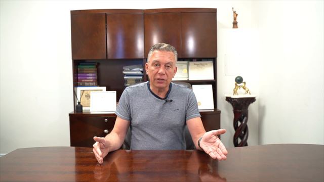 Близкий родственник приехал в США из Украины по Визе. Виза закончилась... И шо теперь делать?! смотреть онлайн