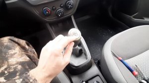 Chevrolet Cobalt снятие ручки (набалдажника) и юбки (чехла) кпп