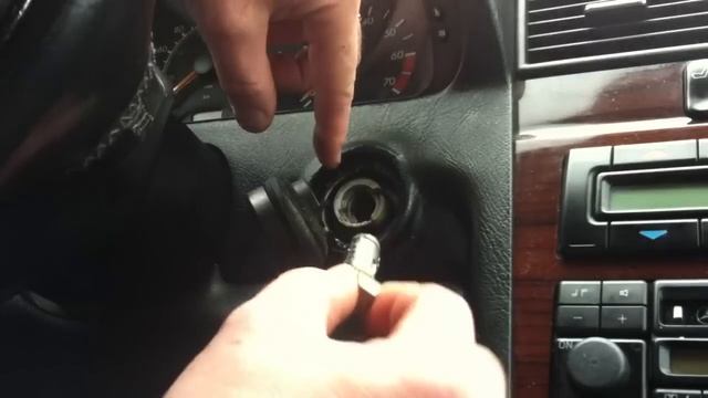 fixing a sticking/worn Mercedes ignition key.. смотреть онлайн