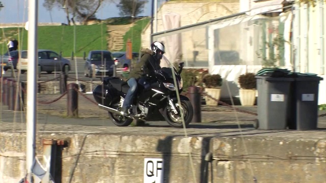 Как нырнуть в порту Сен-Мартен смотреть онлайн