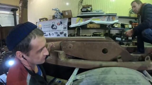 Реанимация крюкового погрузчика МЗОК. Замена гидрораспределителя для дальнейшей диагностики... смотреть онлайн
