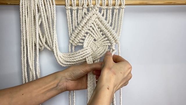 DIY Macrame Pattern: Diamond Pattern #7 - Macrame Diamond with twisted middle смотреть онлайн