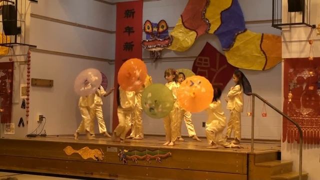 2012 Chinese Umbrella Dancing смотреть онлайн