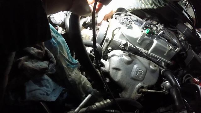 1ч. Замена уплотнителя клапанной крышки Mitsubishi Spase Star 2003. смотреть онлайн