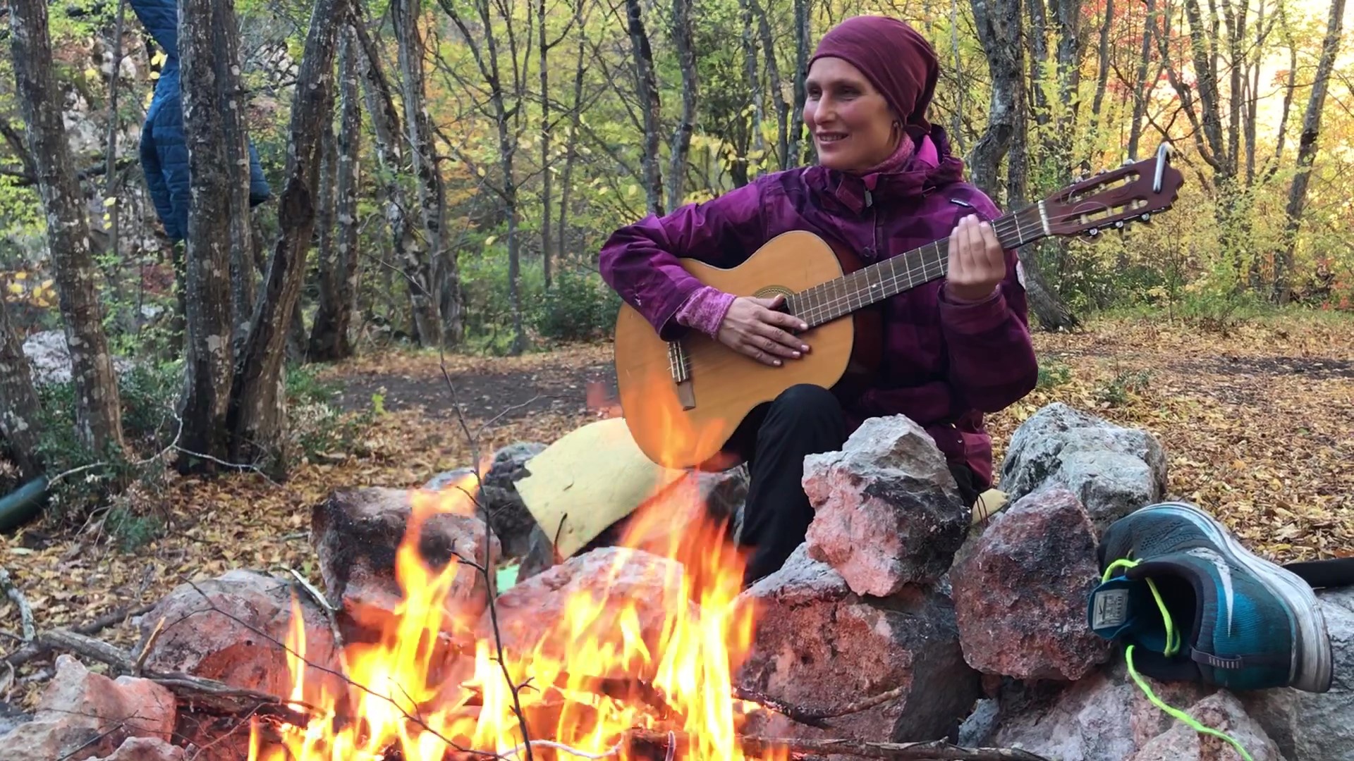 01.11.2022 С гитарой у костра.mp4