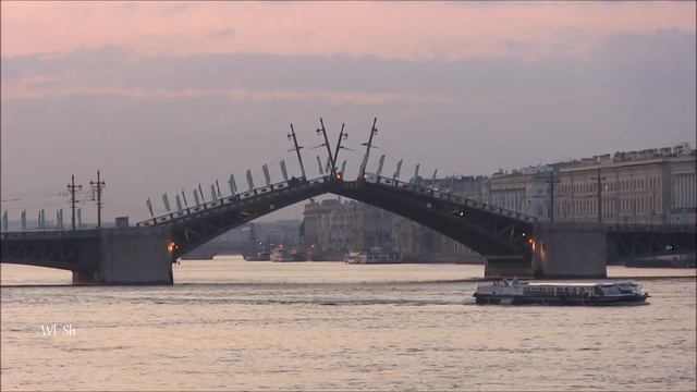 Сведение Дворцового моста в Петербурге в белую ночь. 1080 HD смотреть онлайн