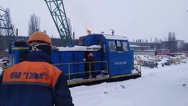 Возгорание правой выхлопной трубы на тепловозе ТГМ23Б - 2786 смотреть онлайн