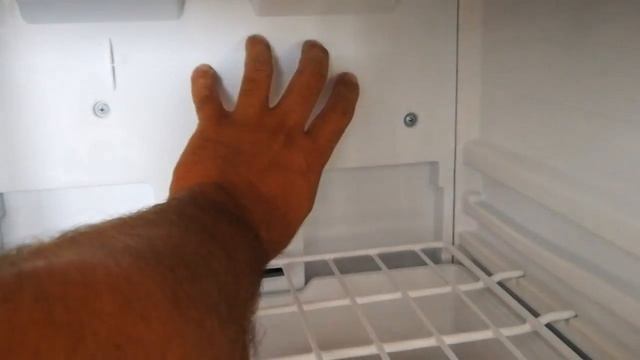 Новых холодильник шумит при работе