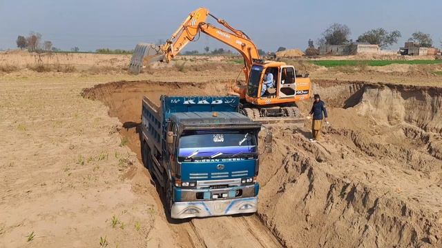 Jcb Daewoo 170W3 Loading Mud inTata Dumper Truck Jcb Backhoe Fully Loading Mud in Truck смотреть онлайн