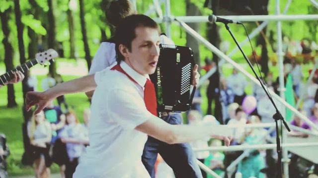 Видео-отчёт о выступлении группы "ЛЕПРИКОНСЫ" на праздновании 1-го Мая в Минске. 2014 смотреть онлайн