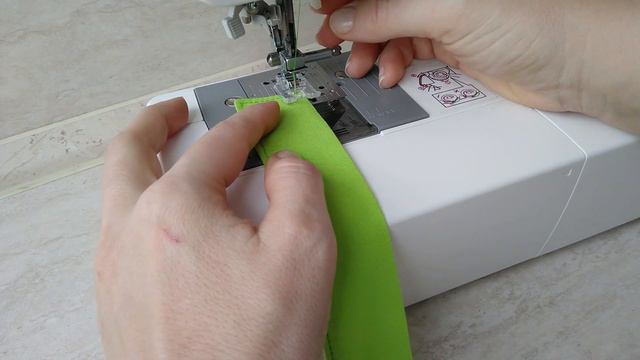 DIY Ear Saver for Face Masks // Ear Guards for Nurses // Ear Relief for Masks that Sews Up in 2 min смотреть онлайн