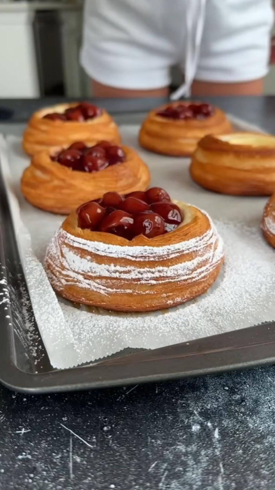 Прекрасные булочки с ВИШНЕЙ #shorts #булочки #вишня смотреть онлайн