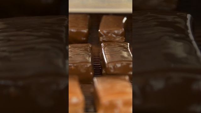 Глазирование батончиков. #shorts смотреть онлайн