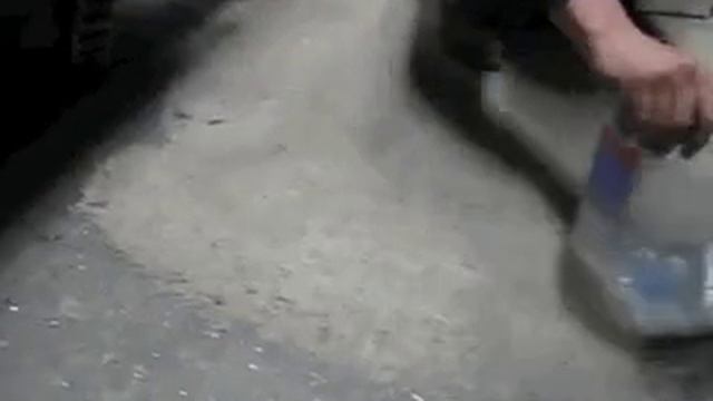 Как собрать железные опилки при помощи магнита