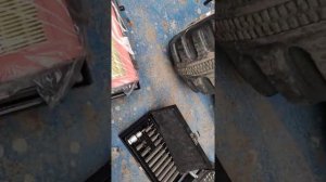 Замена воздушного фильма Шкода рапид 1.4.