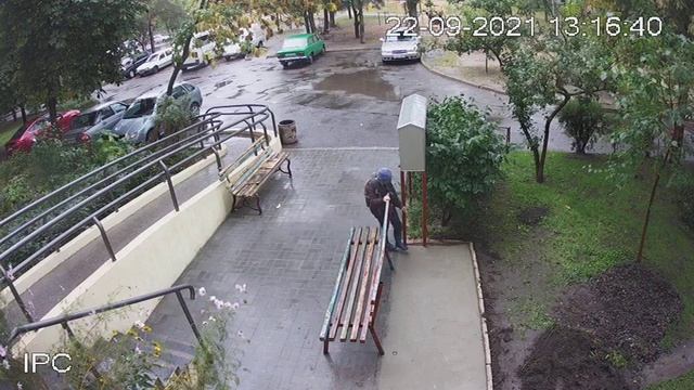 Лизгинка на бетоне. Парень зажигает. приколы на стройке смотреть онлайн