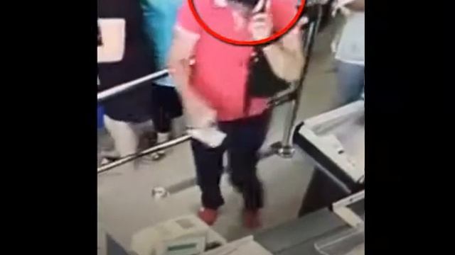 Украл кошелек прямо у кассы магазина смотреть онлайн