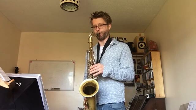 Learning the root notes for Donna Lee on tenor sax смотреть онлайн