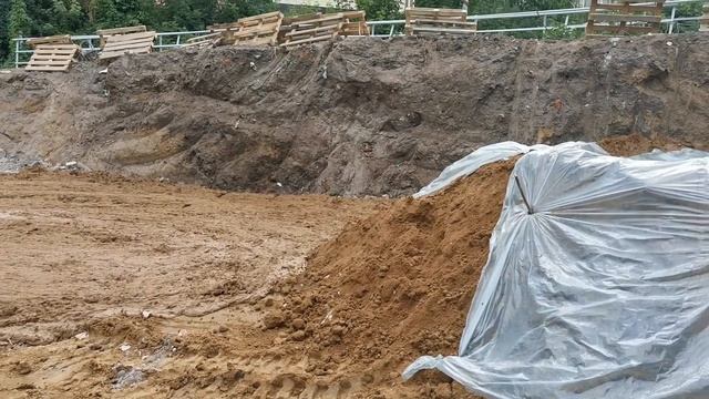 Устройство искусственного основания на склоне с конским навозом смотреть онлайн
