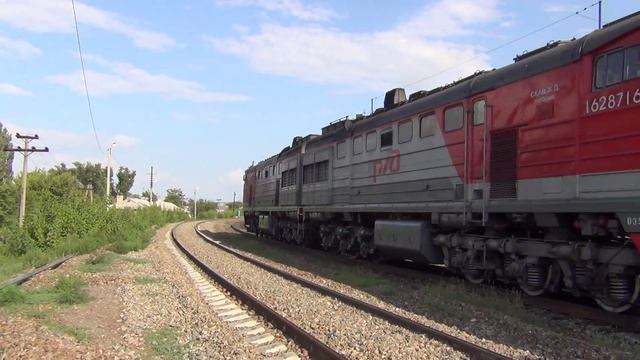 Тепловоз 2ТЭ10У-0358 с рабочим поездом