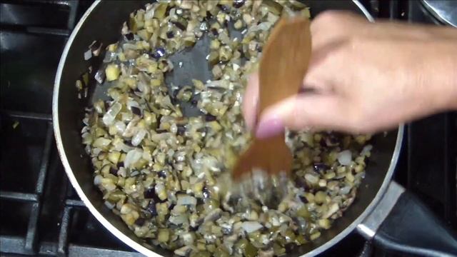 Праздничные мега - зразы из фарша свинины с баклажаном и соленым огурцом , готовим в духовке. смотреть онлайн