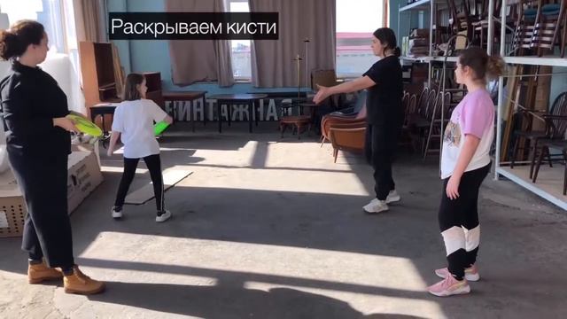 Фрисби для начинающих. КИДАТЬ ДИСК В ДОМАШНИХ УСЛОВИЯХ | ЧАСТЬ 1 смотреть онлайн