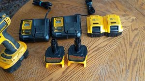 Адаптеры позволяющие использовать 20-ти вольтовые батареи на 18-ти вольтовом инструменте DeWalt