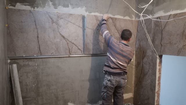 Подготовка и укладка крупноформатной плитки на пол в ванной комнате под поддон. часть 3. смотреть онлайн