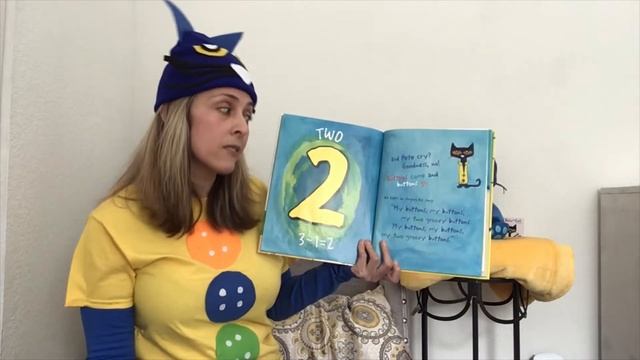 Ms. Sanchez reads Pete the Cat and his Four Groovy Buttons смотреть онлайн