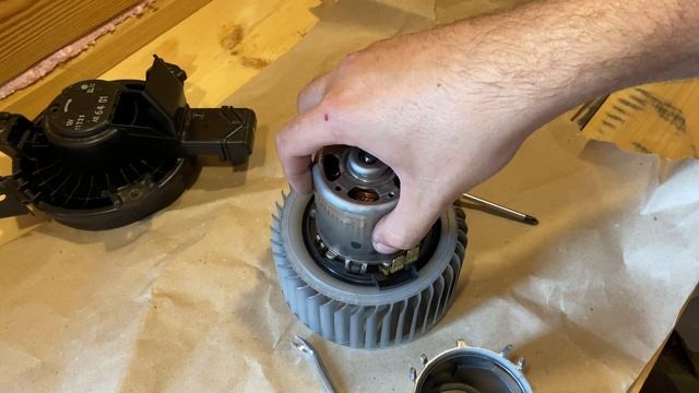 Как разобрать вентилятор печки от Kia Optima JF смотреть онлайн