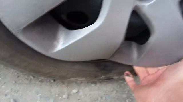 KIA RIO проехал открытый люк. смотреть онлайн