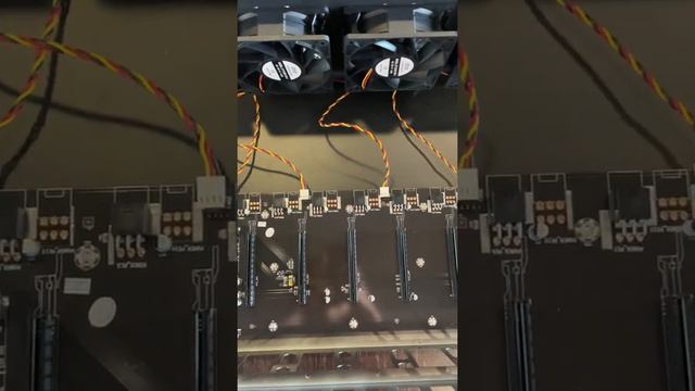 Корпус для рига на GPU (Без БП и SSD) - B75 (черный - LeoMining) смотреть онлайн