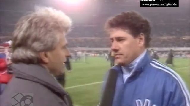 Eberhard Vogel und Rico Steinmann nach 0:3 im WM-Qualifikationsspiel in Wien am 15.11.1989 смотреть онлайн