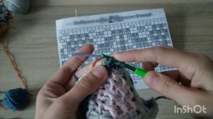 ??КАК В МОЗАИЧНОМ ВЯЗАНИИ В ОДНОМ РЯДУ СОЧЕТАТЬ ДВА ЦВЕТА??