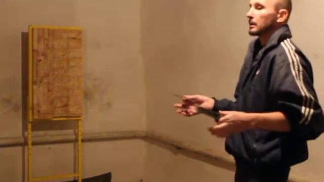 Клименченко М В  обучение метанию ножа без оборота  Вьет Во Дао Лотос Дыонг 2