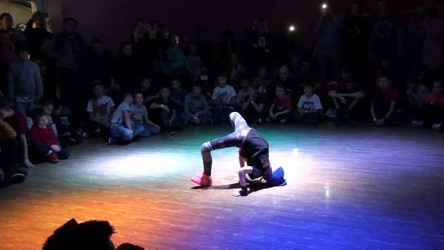 2DCLUB10 Брейк данс. Kids отбор 1x1. Шпилька смотреть онлайн