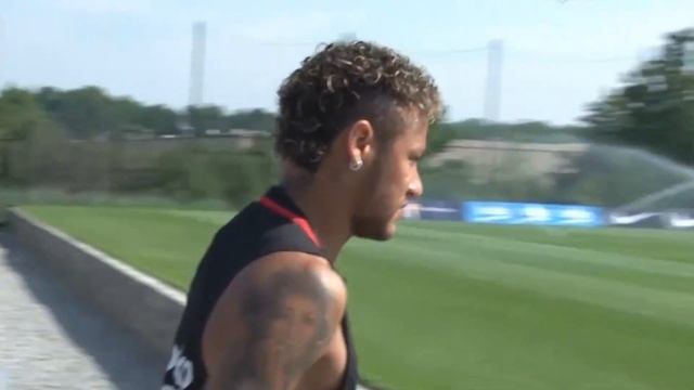 СРОЧНО! Неймар покинул Барселону и попрощался с командой! Футболист едет в ПСЖ! смотреть онлайн