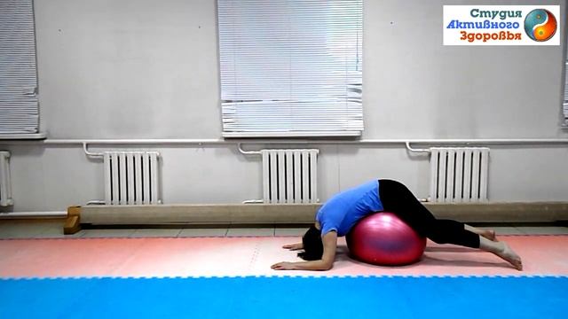 Утренняя зарядка / растяжка с фитболом / для женщин 50+ смотреть онлайн