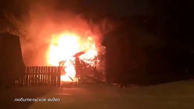 На улице Тендрякова в Вологде сгорел деревянный дом смотреть онлайн