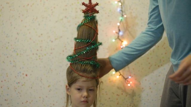 Новогодняя елка... НА ГОЛОВЕ!!! Супер новогодняя прическа. смотреть онлайн