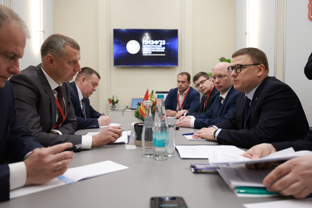 Глава Челябинской области Алексей Текслер встретился с Чрезвычайным Послом Беларуси в РФ смотреть онлайн