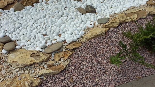 Чем мульчировать клумбу. Самые лучшие отсыпки для клумбы