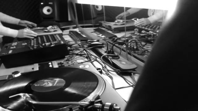 MiX ROOM #16 - Vinyl Dj Set (Technics SL 1200/1210 mk2 & Dateq XTC II) смотреть онлайн