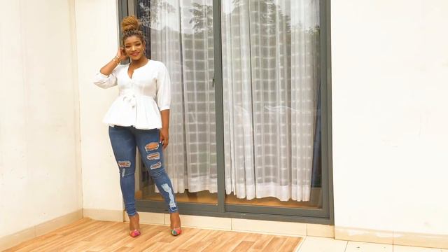 HOW TO STYLE A PAIR OF HIGH-WAISTED JEANS || 4 OUTFITS. смотреть онлайн