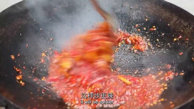 苗大姐城里来神秘客人，一碗特色酸菜，折耳根拌魔芋，火锅牛肉来招待Miao Made A Delicious Lunch For Her Distinguished Guest