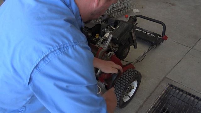 How to find and set the height of cut on a reel mower | John Deere 260 SL and Toro Greensmaster 100 смотреть онлайн