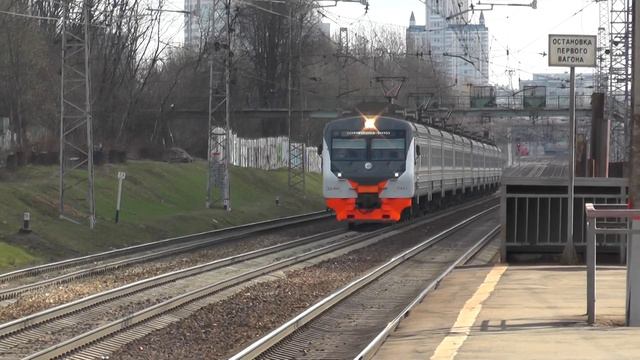 Электропоезд ЭД4М-0461 ЦППК платформа Рабочий Посёлок смотреть онлайн