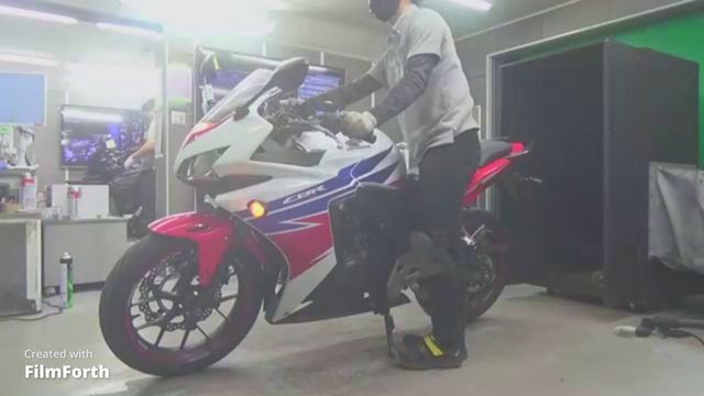 Мотоцикл спортбайк Honda CBR400R рама NC47 модификация спортивный белый красный синий
